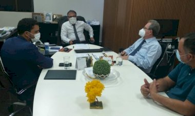 MARDEN JÚNIOR E WESLLEY CABEÇÃO REÚNEM COM CONSELHEIRO E COM PRESIDENTE DO TRIBUNAL DE CONTAS DO MUNICÍPIO