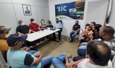 POR DETERMINAÇÃO DO PREFEITO MARDEN JÚNIOR, GUSTAVO QUEIRÓZ LEVA APOIO A COMERCIANTES TRINDADENSES DIANTE DE DESPEJO EM ÁREA ESTADUAL