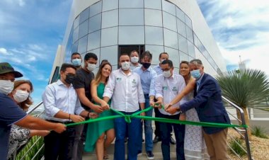 PREFEITO MARDEN JÚNIOR E SECRETÁRIO GUSTAVO QUEIRÓZ PARTICIPAM DA INAGURAÇÃO DA 5G ENERGIA SOLAR, NO POLO INDUSTRIAL MARIA MONTEIRO. PREVISÃO DA NOVA EMPRESA É GERAR 100 EMPREGOS DIRETOS E FATURAR R$ 80 MILHÕES EM TRINDADE