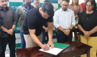 MARDEN JÚNIOR ENTREGA DECRETOS DE DOAÇÕES DE ÁREAS A SEIS NOVAS EMPRESAS, EM TRINDADE