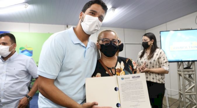 PREFEITURA ENTREGA MAIS 100 ESCRITURAS DE IMÓVEIS, POR MEIO DO PROGRAMA AVANÇA TRINDADE