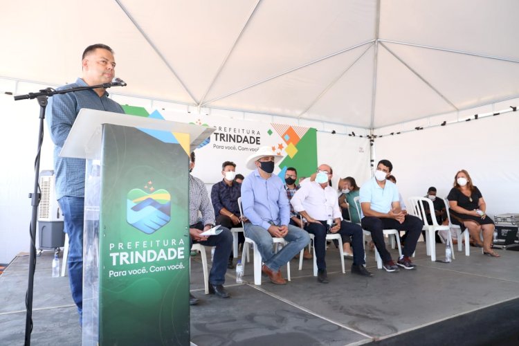 Deputado estadual Delegado Eduardo Prado recebe homenagem em evento de apresentação do Centro de Diagnósticos de Trindade