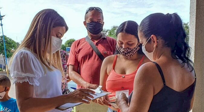 GABRIELA ALVES PROMOVE MUTIRÃO PARA REALIZAR NOVOS CADASTROS E ATUALIZA INSCRITOS DA REGIÃO LESTE NO CADÚNICO