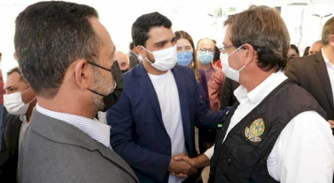 PREFEITO MARDEN JÚNIOR PARTICIPAL DE EVENTO COM GOVERNADOR DE GOIÁS, RONALDO CAIADO E COM MINISTRO DO TURISMO, GILSON MACHADO NETO EM BUSCA DE APOIO PARA TURISMO DE TRINDADE