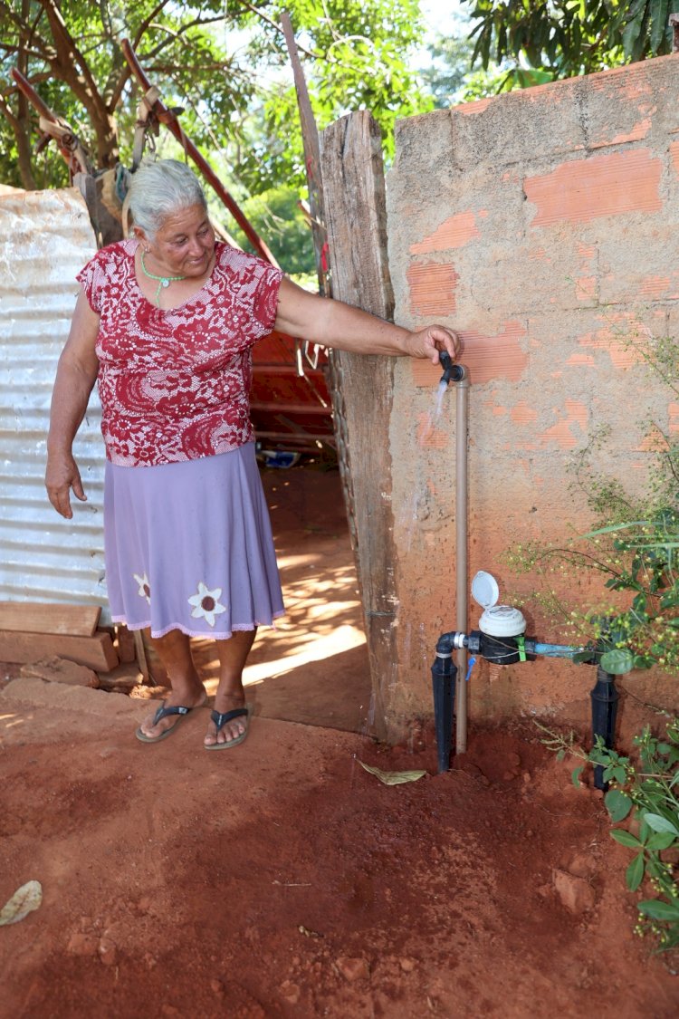 SANEAGO E PREFEITURA DE TRINDADE LEVAM ÁGUA TRATADA A MORADORES DO SETOR SÃO SEBASTIÃO