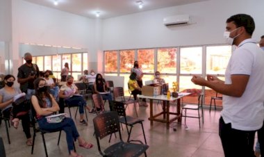 NO CEU DAS ARTES, PREFEITO PARTICIPA DE LANÇAMENTO DO CURSO COMO FOTOGRAFAR COM CELULAR