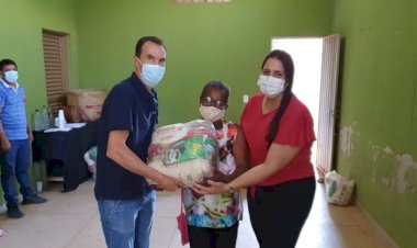 GABRIELA ALVES ENTREGA CESTAS PARA FAMÍLIAS DE 6 BAIRROS DA REGIÃO DO SETOR VILA EMANOEL