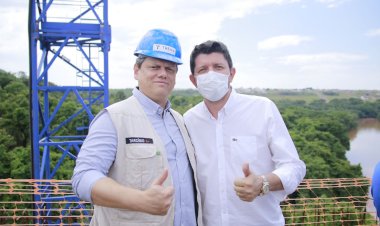 Tarcísio de Freitas reafirma ao deputado Glaustin da Fokus compromisso de recuperar 10 km da BR-158 dentro de Jataí