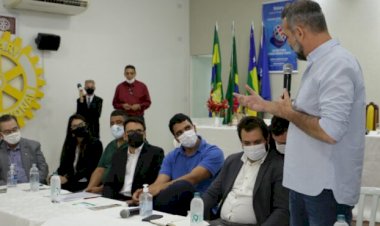 PREFEITO MARDEN JÚNIOR PARTICIPA DE CAFÉ EMPREENDEDOR DA ACIAT SOBRE FUTURO DE TRINDADE, COM PRESENÇA DO PRESIDENTE DA COEGO E DE OUTRAS AUTORIDADES