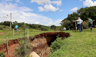PREFEITURA DE TRINDADE VAI RECUPERAR VALA DE ESCOAMENTO DE REPRESA DO CÓRREGO ANIL