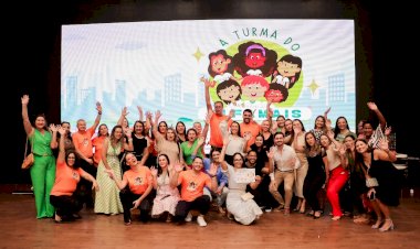 TRINDADE RECEBE PREFEITOS E SECRETÁRIOS DE EDUCAÇÃO EM SOLENIDADE DO PROGRAMA ALFAMAIS GOIÁS