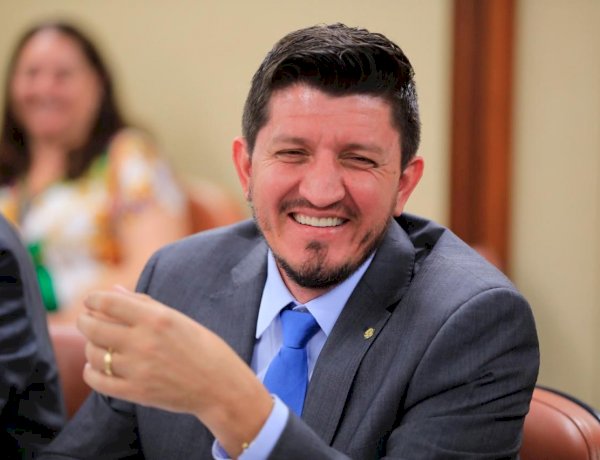 Público avalia Glaustin da Fokus como o melhor deputado federal de Goiás em 2021 pelo prêmio Congresso em Foco
