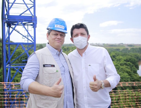 Tarcísio de Freitas reafirma ao deputado Glaustin da Fokus compromisso de recuperar 10 km da BR-158 dentro de Jataí