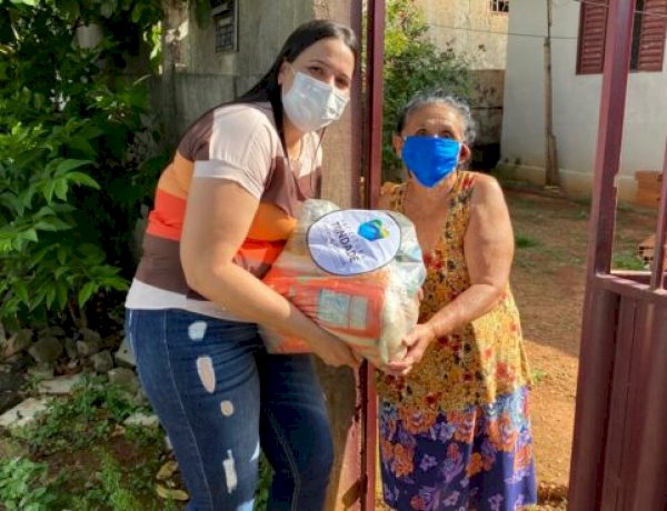 GABRIELA ALVES ENTREGA CESTAS DE ALIMENTOS A FAMÍLIAS DA VILA PERPÉTUO SOCORRO
