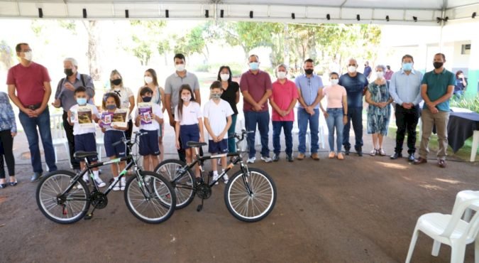 PREFEITURA DE TRINDADE PREMIA PROFESSORES E ALUNOS ENVOLVIDOS NO PROJETO EDUCAÇÃO AMBIENTAL