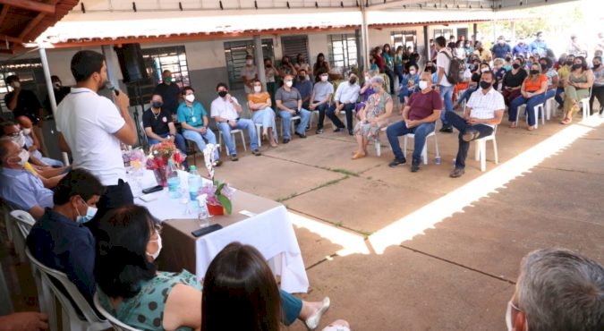 MARDEN JÚNIOR ENTREGA TITULARIDADES DE PROGRESSÕES A SERVIDORES DA EDUCAÇÃO