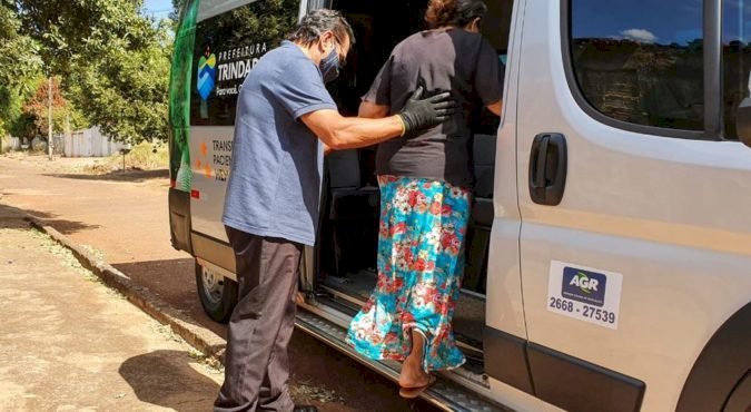 PREFEITURA DE TRINDADE TRANSPORTA PACIENTES COM INSUFICIÊNCIA RENAL CRÔNICA PARA HEMODIÁLISE FORA DO MUNICÍPIO
