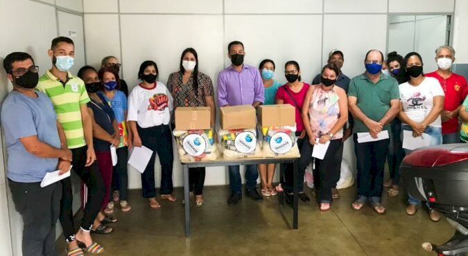 GABRIELA ALVES ENTREGA CESTAS PARA SERVIDORES COM SALÁRIOS MENORES NA ÚLTIMA TERÇA-FEIRA, EM DOIS ÓRGÃOS DA PREFEITURA DE TRINDADE