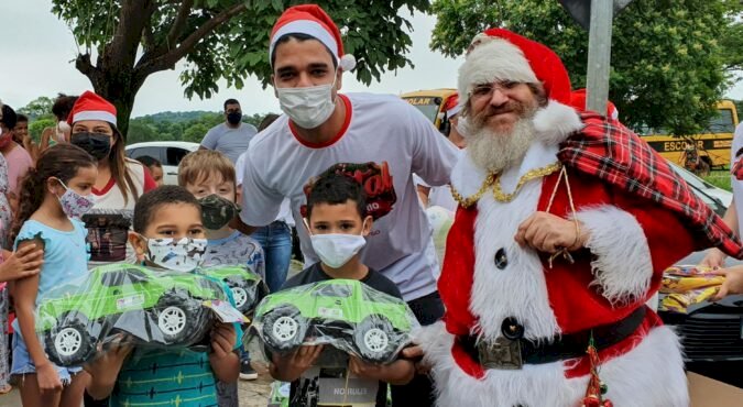 PREFEITURA DE TRINDADE LEVOU CARAVANA DE NATAL A MAIS QUATRO PONTOS DE TRINDADE NA MANHÃ DE SEXTA-FEIRA