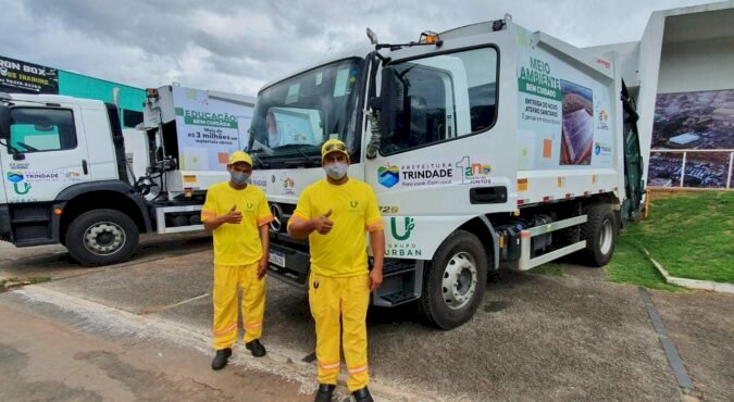 PREFEITO MARDEN JÚNIOR RENOVA FROTA DE CAMINHÕES COLETORES DE LIXO DOMICILIAR EM TRINDADE