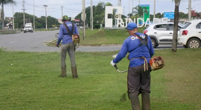 POR DETERMINAÇÃO DO PREFEITO MARDEN JÚNIOR, EM CINCO DIAS, EQUIPES DA PREFEITURA ATUARAM EM OITO BAIRROS E NO DISTRITO DE SANTA MARIA FAZENDO SERVIÇOS EM LOTES, RUAS E AVENIDAS