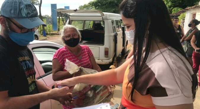TRABALHO DE GABRIELA ALVES À FRENTE DA SECRETARIA MUNICIPAL DE ASSISTÊNCIA SOCIAL BENEFICIA MORADORES DO SETOR VILA DOS SONHOS