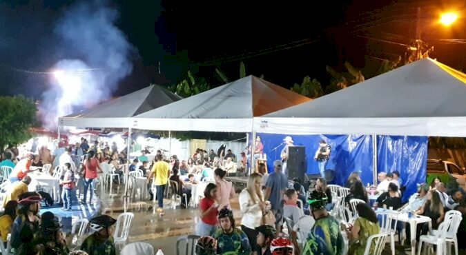 PREFEITURA DE TRINDADE REALIZA MAIS UMA EDIÇÃO DA FEIRA DE GASTRONOMIA E ARTESANATO, NO DISTRITO DE SANTA MARIA