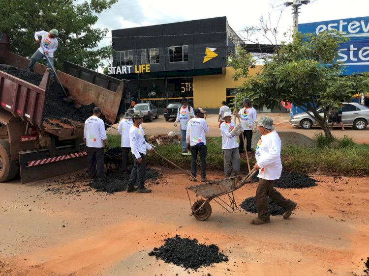 FRENTES DE SERVIÇOS DO PROGRAMA PREFEITURA TRABALHANDO PARA VOCÊ ATUAM NESSA SEGUNDA-FEIRA NOS PRIMEIROS SETORES DE TRINDADE. DETERMINAÇÃO DO PREFEITO MARDEN JÚNIOR, QUE TRABALHOS SEJAM REALIZADOS EM TODOS 122 BAIRROS DA CIDADE